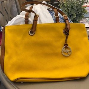 Michael kors tote